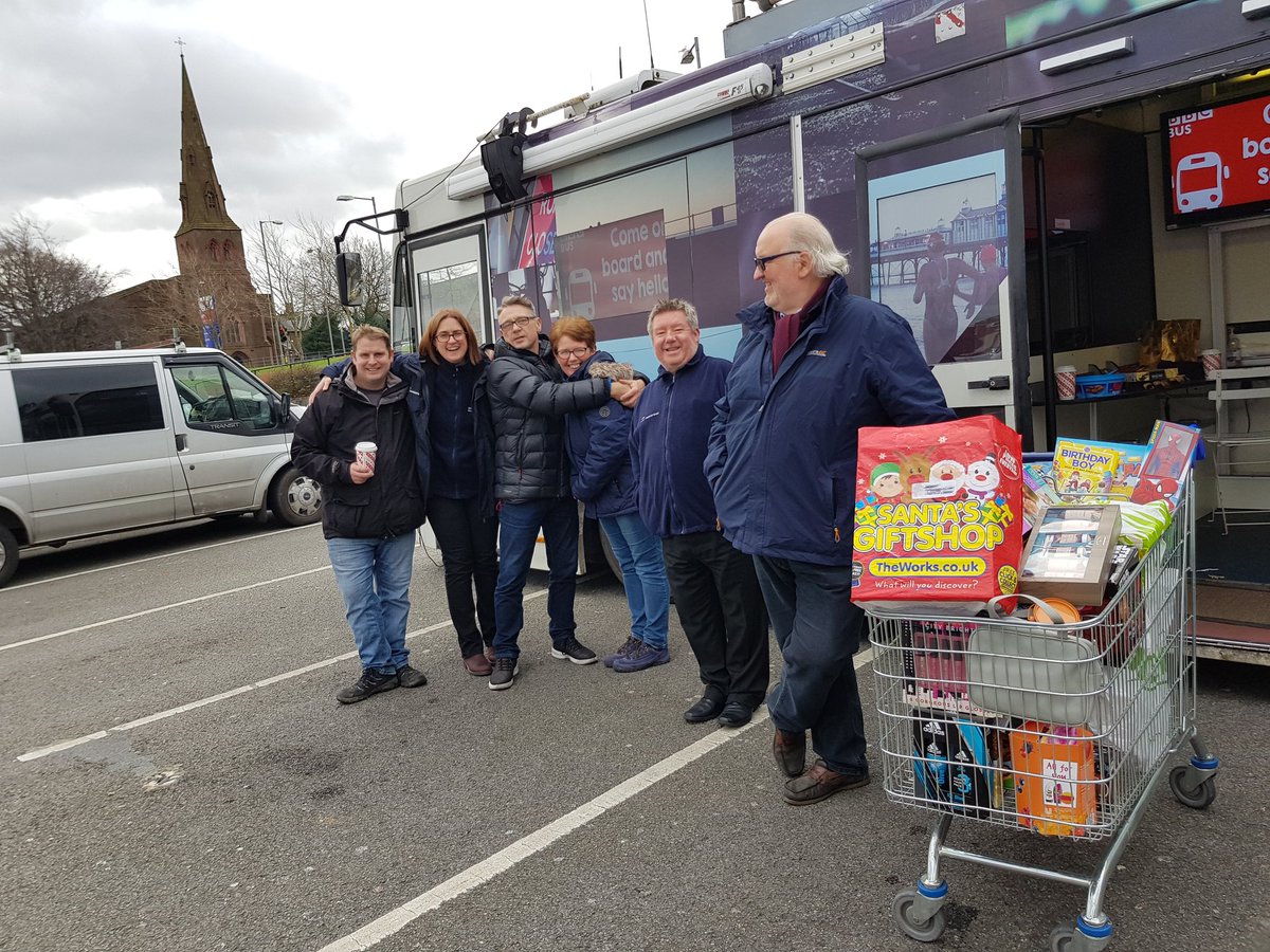 LisaMarrey1's tweet photo. Wear Navy to be in with the gang @beezoradio @Thefullminty @snellyradio #toyappeal #bbcmerseyside #bbcbus https://t.co/FuhWeRmmZu