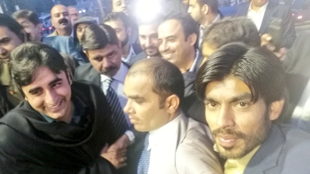 Majid_PSF's tweet photo. Main Jhuka Nahin,Main bika Nahin,Kahen Chup Chupa K Khara Nahin
Jo datey Hue Hen Mahaz par Muje un Safon Me Talash Kar!
❤️♥️💚
We lost u #SMBB @ #Rawalpindi bt revised our promise/faith @ #Islamabad to be with @BBhuttoZardari till last drop of blood
#PPPat50
#PPPGoldenjubilee https://t.co/ti5tnFKplT