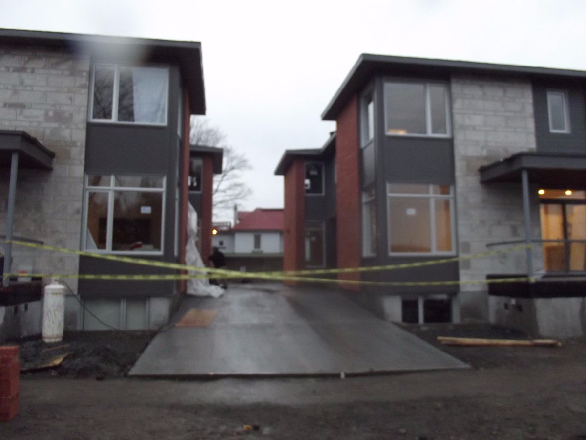 CliveDoucet's tweet photo. Imagine a city where every new house didn't mean reduced setbacks, less green and more cement. #imagineO https://t.co/pFhuzMlkEu