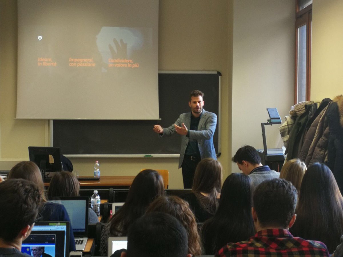 PaoloSangalli's tweet photo. Sempre fantastico tornare al master @Almed_Unicatt e raccontare ai professionisti del futuro come si sta evolvendo l’editoria grazie al digitale. #consapevolezza #condivisione #passione https://t.co/E50n72JK3Y