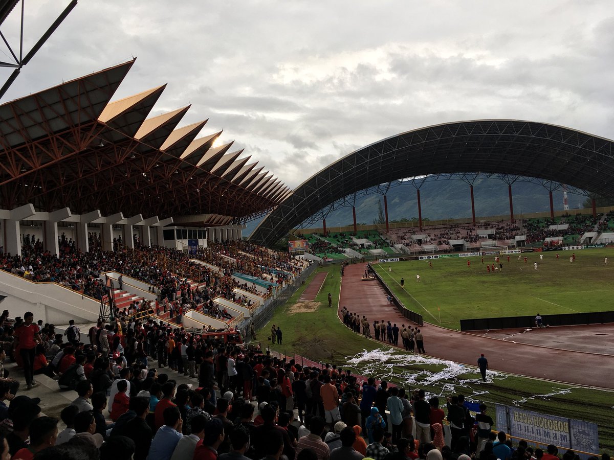 ghufranwafi's tweet photo. Aceh bisa buat internasional cup. Provinsi lain cuma bisa komen lapangan stadion. Hahaha *miris #TimnasDay #AWSTC2017 #PesonaSailSabang2017 #AcehWorldSolidarityCup https://t.co/NBcPDs9k0e