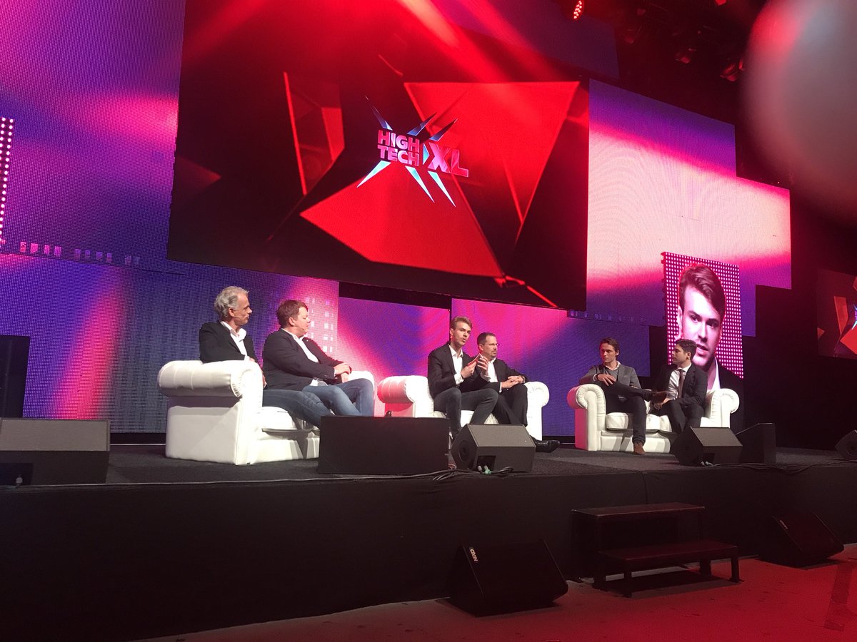 Full house on stage! Its about launchpads: 100day program to validate a partnership between a startup and a corporate! <a href="/Hightechxl/">HighTechXL</a>  #XLDay