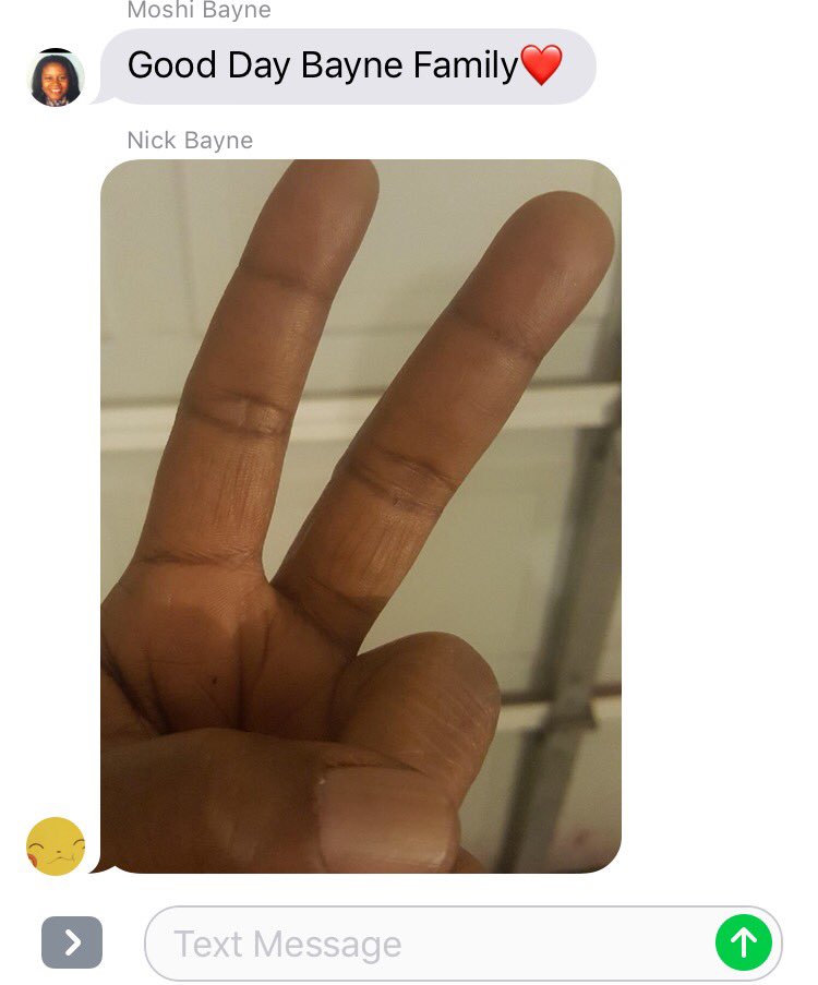 I feel like it's really important to mention that my dad REFUSES to use the ✌🏽 emoji so he sends this wherever he replys