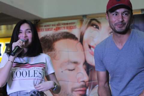 leeavelina's tweet photo. #AllOfYou #JenDerIsBackOnMMFF 
Lapit n guys dec25 showing n po https://t.co/A4H8zeekh6