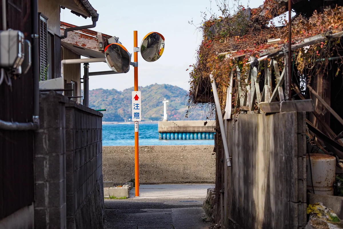 よくある風景かと思いきや、レイヤーの順番違いで違和感を感じる画像にww