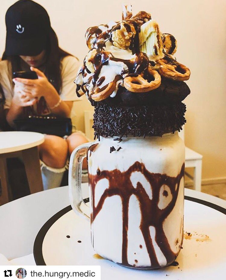 Softservesociet's tweet photo. The creamiest peanut butter freakshake. Perfect for a day like this! https://t.co/YCCcklmh8b