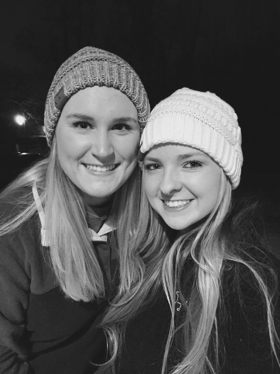 KaraMichelleD's tweet photo. HAPPY {20th} BIRTHDAY BFF👯🎉Thank you for all the memories. Hope you have a great day. Love you lots💘 https://t.co/0XEyAhtfKU