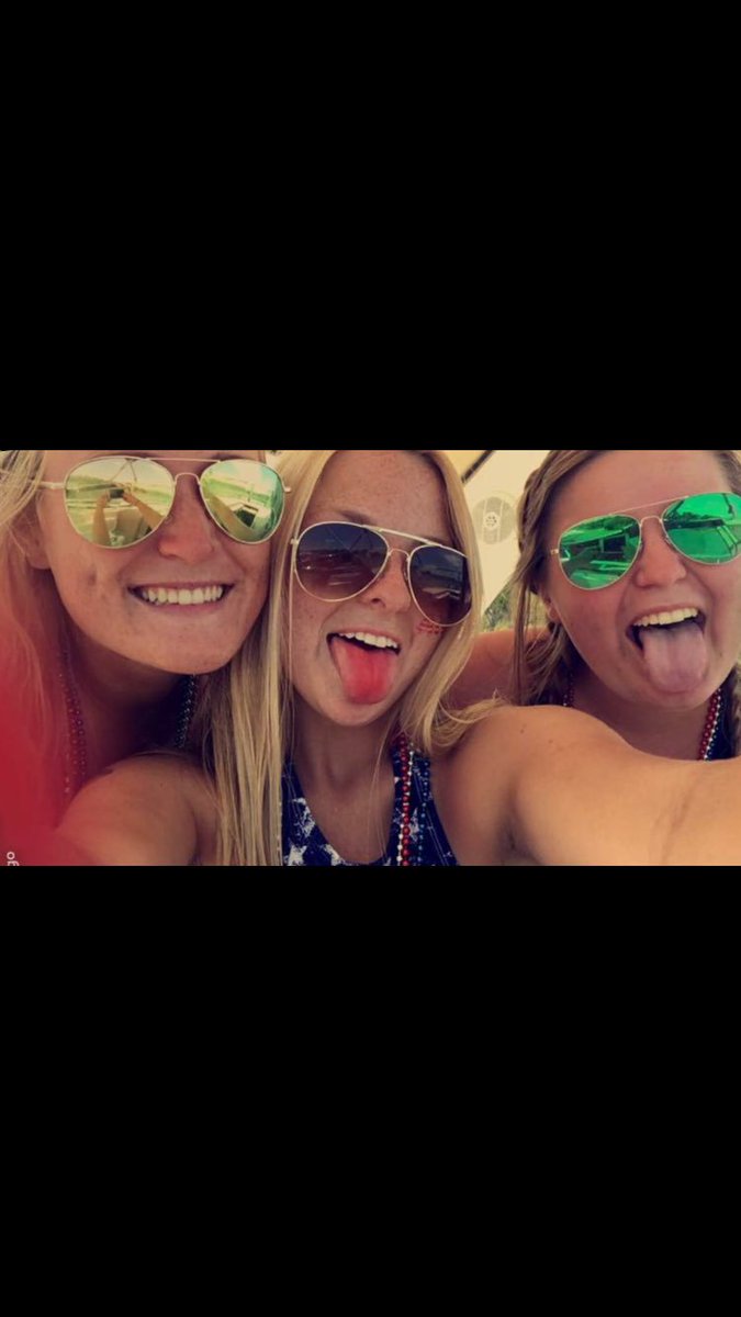 KaraMichelleD's tweet photo. HAPPY {20th} BIRTHDAY BFF👯🎉Thank you for all the memories. Hope you have a great day. Love you lots💘 https://t.co/0XEyAhtfKU