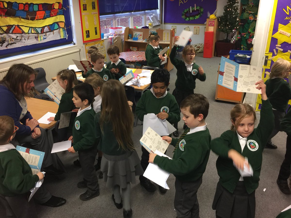 mrcannon4c's tweet photo. HE WROTE BACK! #Santa #FatherChristmas #sjsb @StJosephStBede @RoyalMail https://t.co/vDziv5kNlq