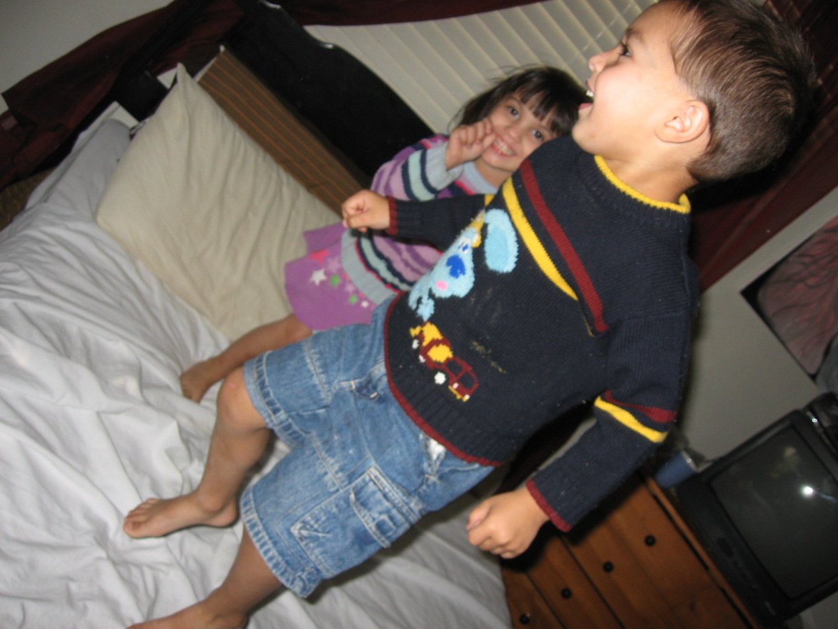 WhiskeyChick's tweet image. Writing about @Sugarlandmusic this morning and realizing they ARE the soundtrack to my young motherhood with my twins. #IncredibleMachine still brings tears to my eyes.

#ThisIsWhyIDoThis #MusicMoves #WhereDoesTheTimeGo