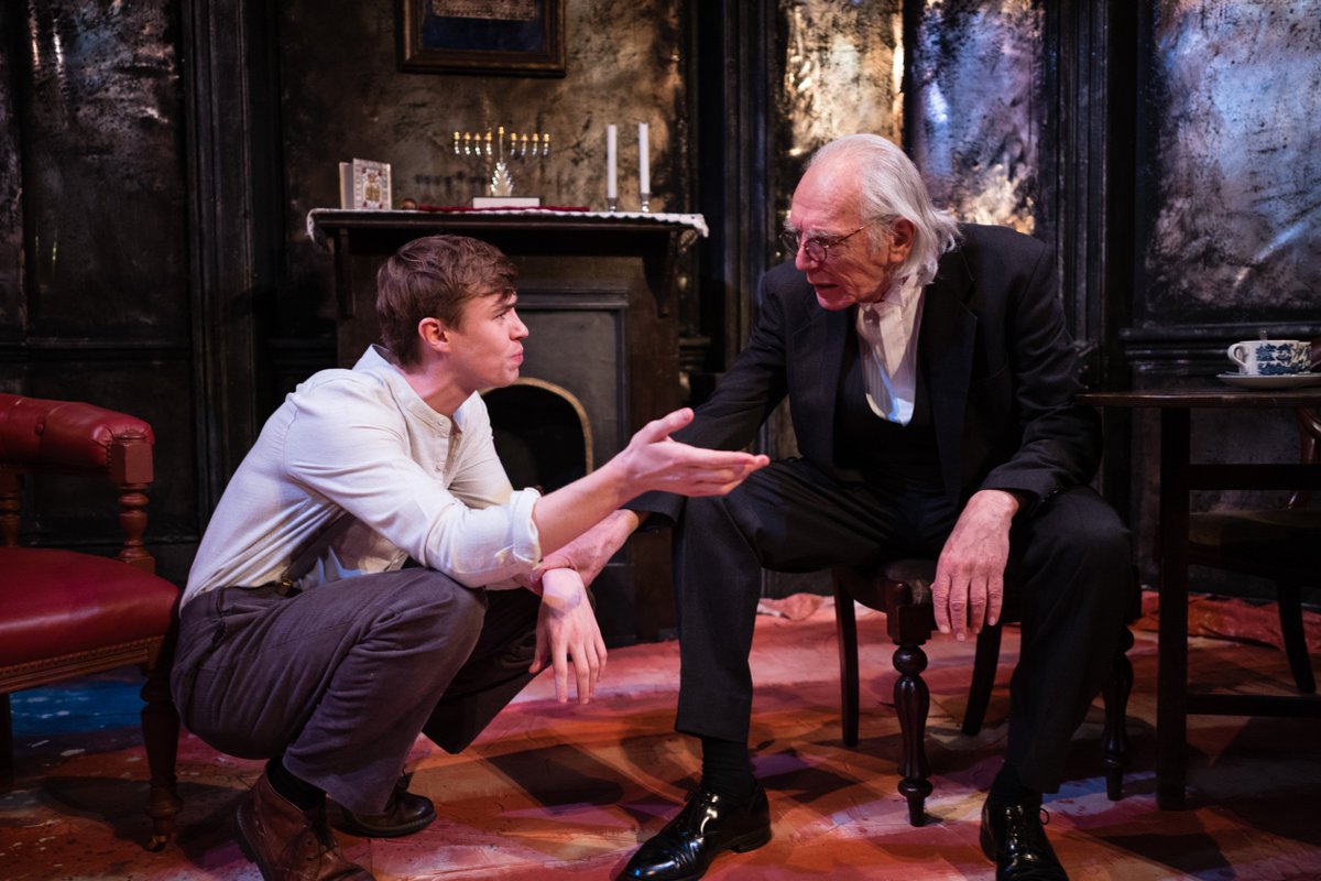 MeltingPot2017's tweet photo. "The past I cannot mend - its evil outlines are stamped in immortal rigidity. Take away the hope that I can mend the future and you make me mad!" @SteffanCennydd reasons with Peter Marinker in THE MELTING POT which runs until 19th Dec @finborough TICKETS: https://t.co/zcsf7TDVzz https://t.co/cQRcjclBW7
