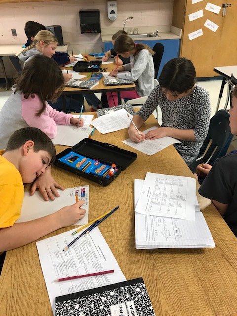 MrsGreenA2's tweet image. Haisley fourth graders hard at work determining how to divide chocolate bars equally among community helpers to thank them for their service @HaisleyA2 #ExtendedMath #everydayfractions