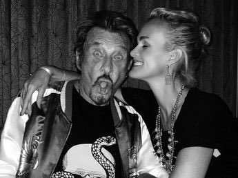 L’amour d’une femme pour son mari.
L’amour des fans pour un chanteur
L’amour de la France pour une légende. Johnny, tu nous manques déjà. #Rip #johnnyhallyday