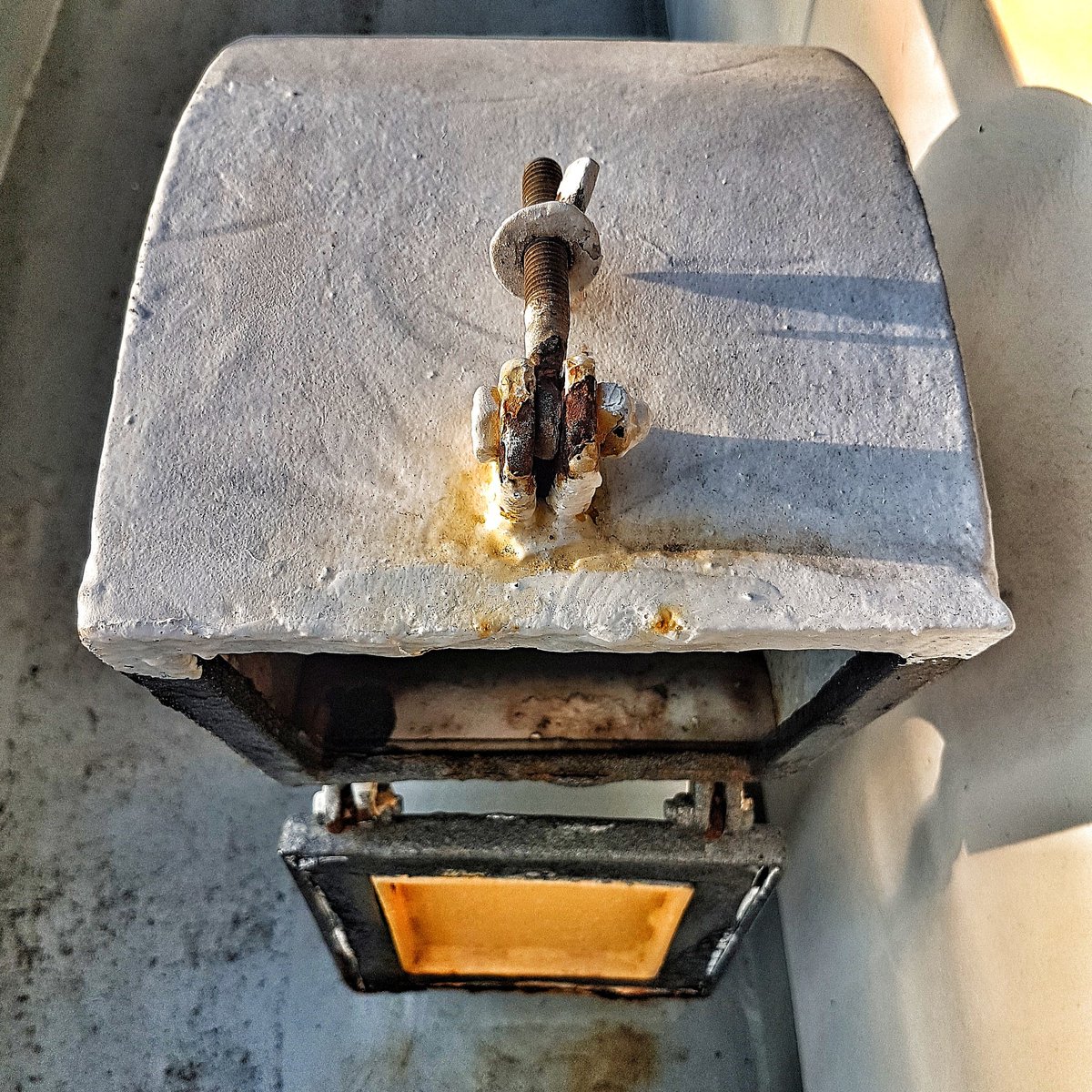 zeynox's tweet photo. #ontheboat #urbantexture #lookingdown #rust #rustporn #detail #iseefaces #rusty #filthyfeeds https://t.co/56wS913g2O