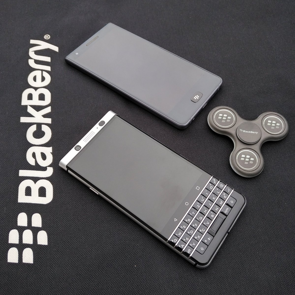 thebbcollector's tweet photo. BlackBerry KEYone and BlackBerry Motion - it's your choice! #bbmotion #bbkeyone #bbmobile #blackberrycollector https://t.co/xv2RjuOUUx