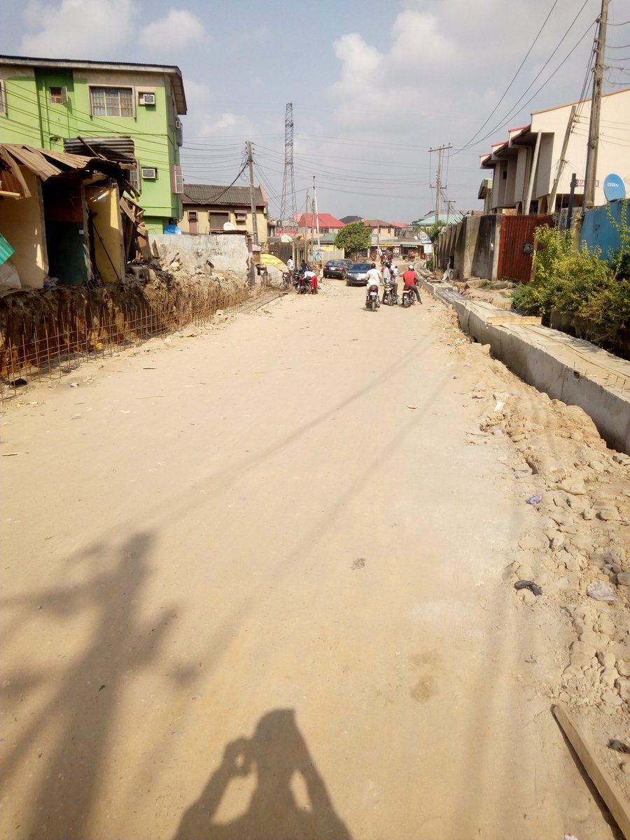 MyGbagada's tweet photo. 2. From the #Soluyi bus stop to the Powerline bus stop, work is going on well- as expected, some fences have been destroyed to create more chances for the gutter construction. #Updates @AkinwunmiAmbode @LAGOSGMT1 https://t.co/n2gx0P5vog
