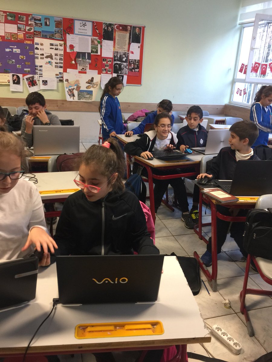 deryaarslan2006's tweet image. Bakırköy Emlak Kredi Ortaokulu #CodeWeek2017 etkinlikleri kapsamında kodluyor. #codehour #coding #Scratch @emlakkredi1985 @bakirkoymakers