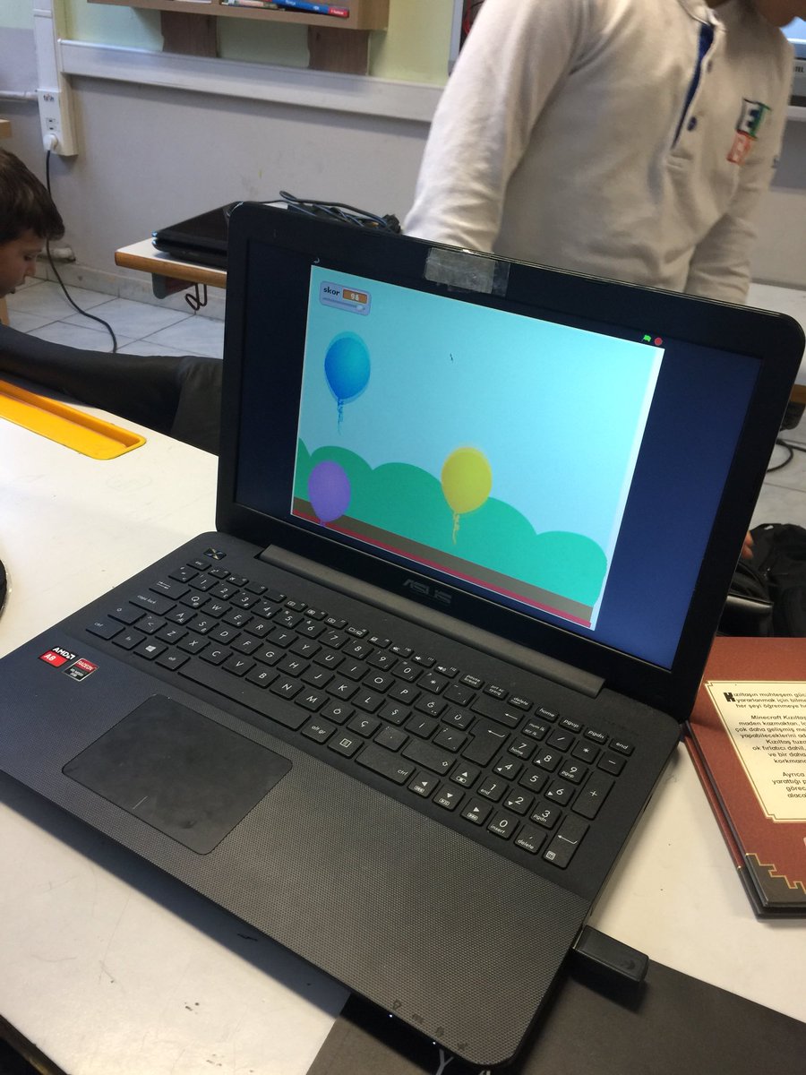 deryaarslan2006's tweet image. Bakırköy Emlak Kredi Ortaokulu #CodeWeek2017 etkinlikleri kapsamında kodluyor. #codehour #coding #Scratch @emlakkredi1985 @bakirkoymakers