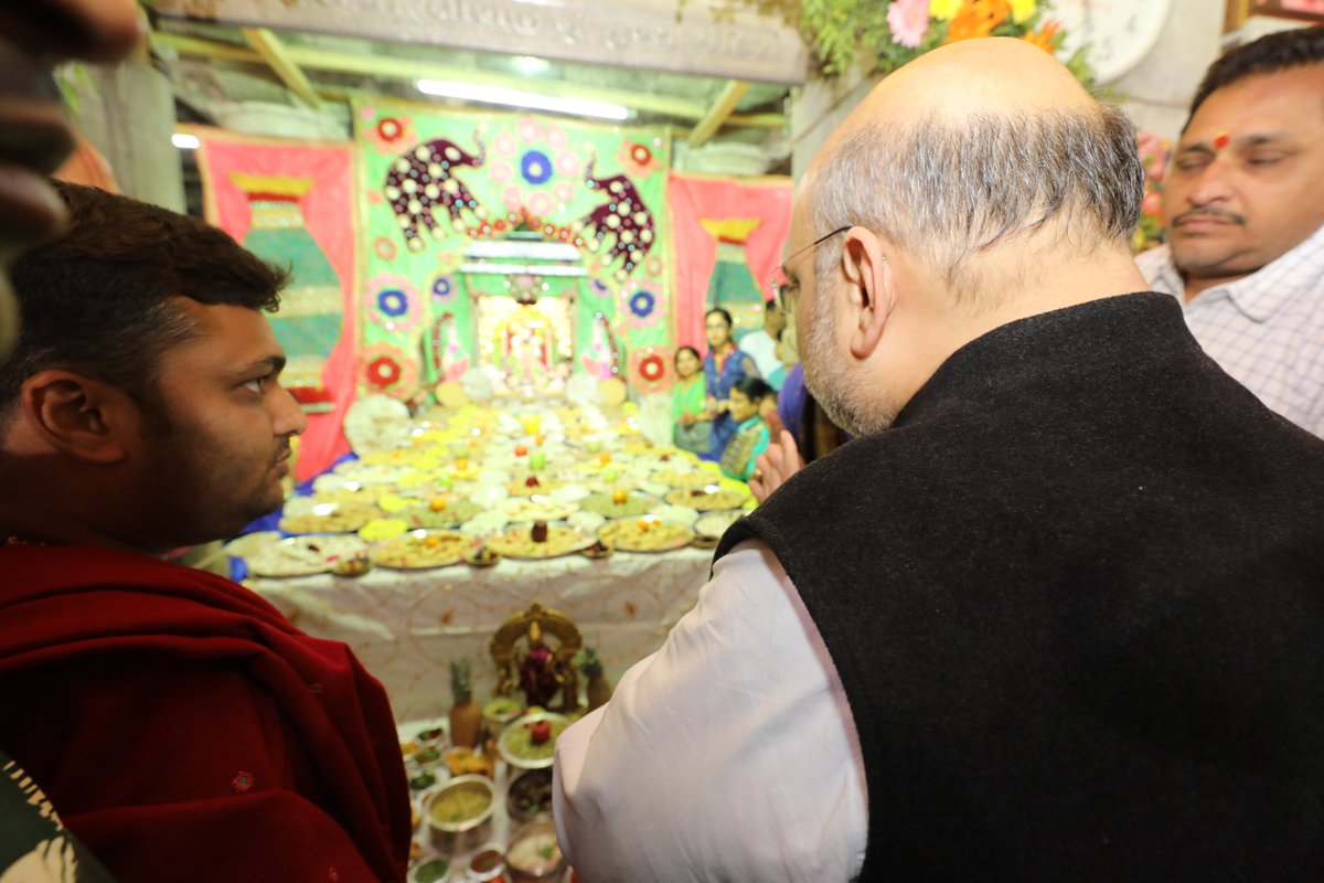 AmitShah's tweet image. Took blessings of Bhagwan Shri Krishna and prayed for the well-being of the people of the country at Dwarkadhish Temple, Dwarka (Gujarat).