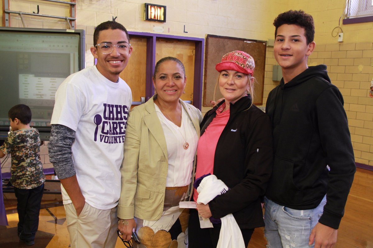 CsdSeven's tweet photo. Superintendent Elisa Alvarez addresses the community at the 3rd Annual D7 Thanksgiving Feast, which fed over 250 families! Thank you to all who came out to show their support and provide life changing services to our community members.
@CarmenFarinaDOE @Dolores_Espo https://t.co/rd2vOhSqTo
