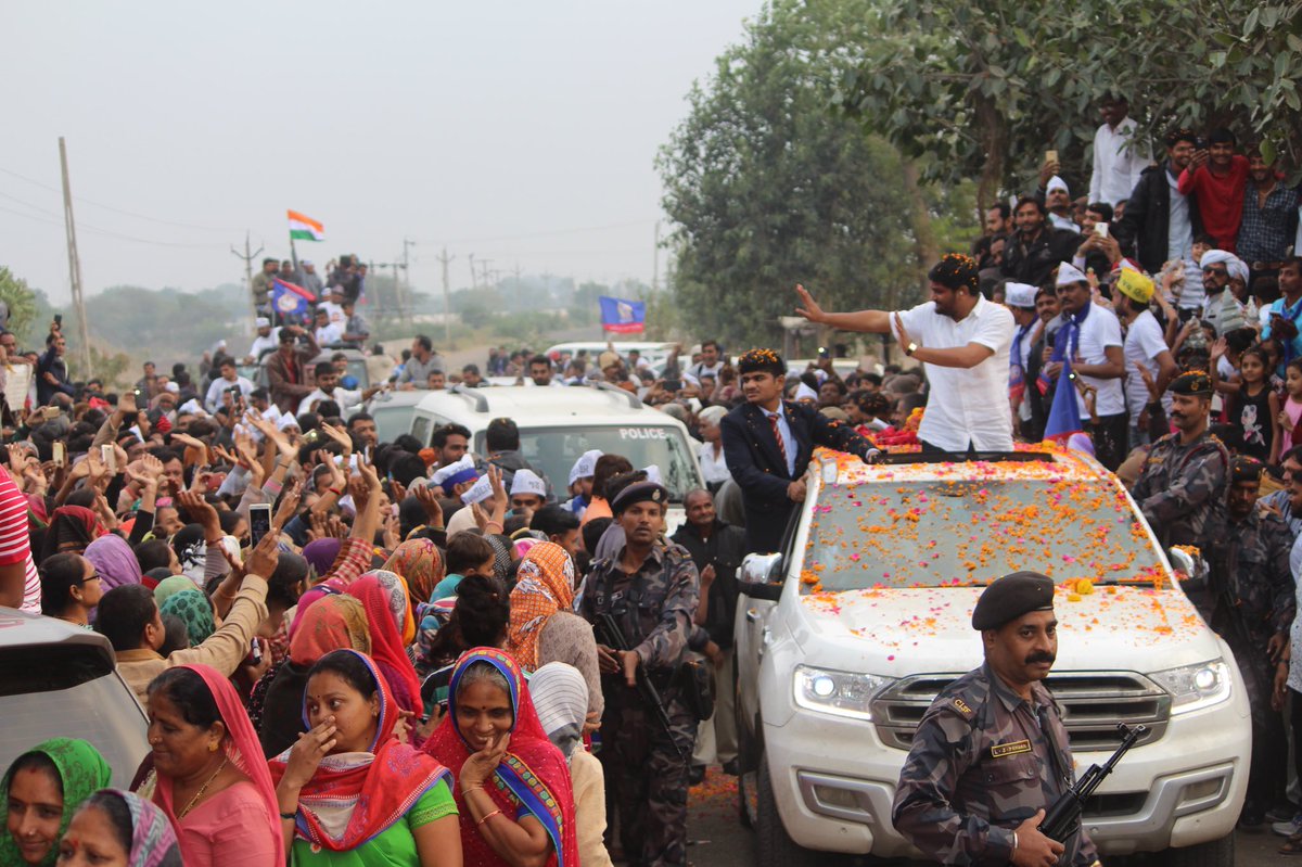 HardikPatel_'s tweet photo. अमरेली शहर में आरक्षण और किसानों के मुद्दे पर आयोजित जन जागृति अभियान रेली में जुड़ा शहर https://t.co/E50pvyenNq