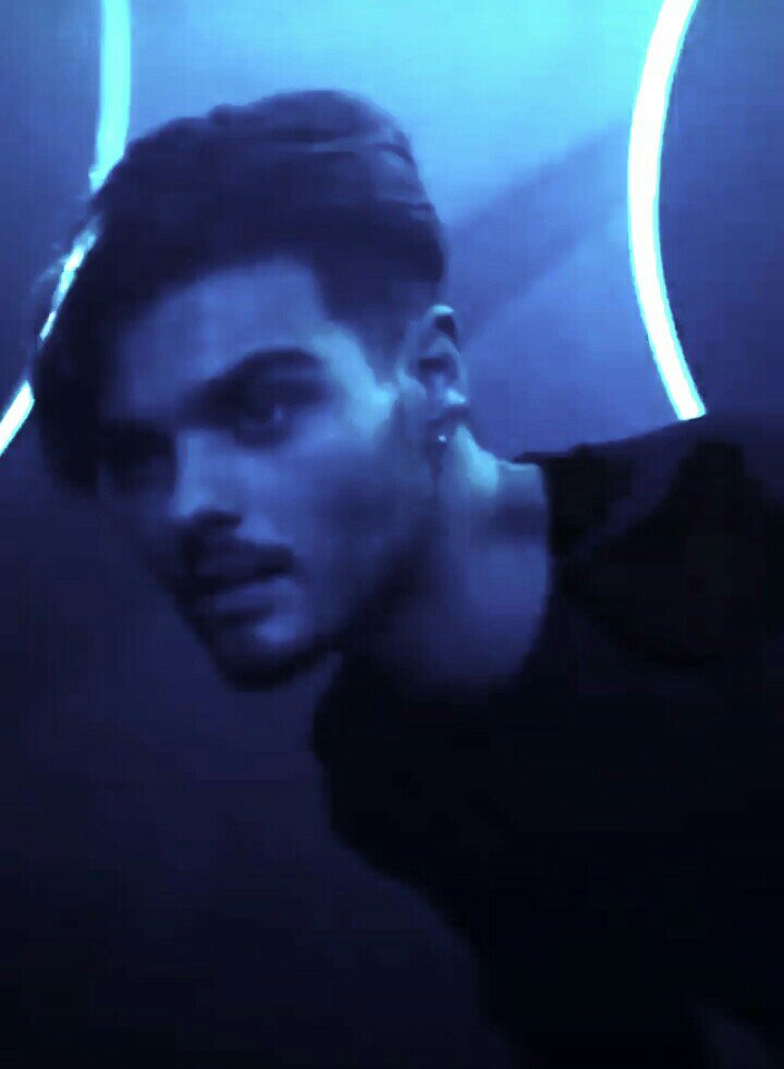 Videoclips_AM's tweet photo. Estas son algunas imágenes del adelanto del videoclip de #HablameBajito @AbrahamMateo https://t.co/9lcc1G2F6v
