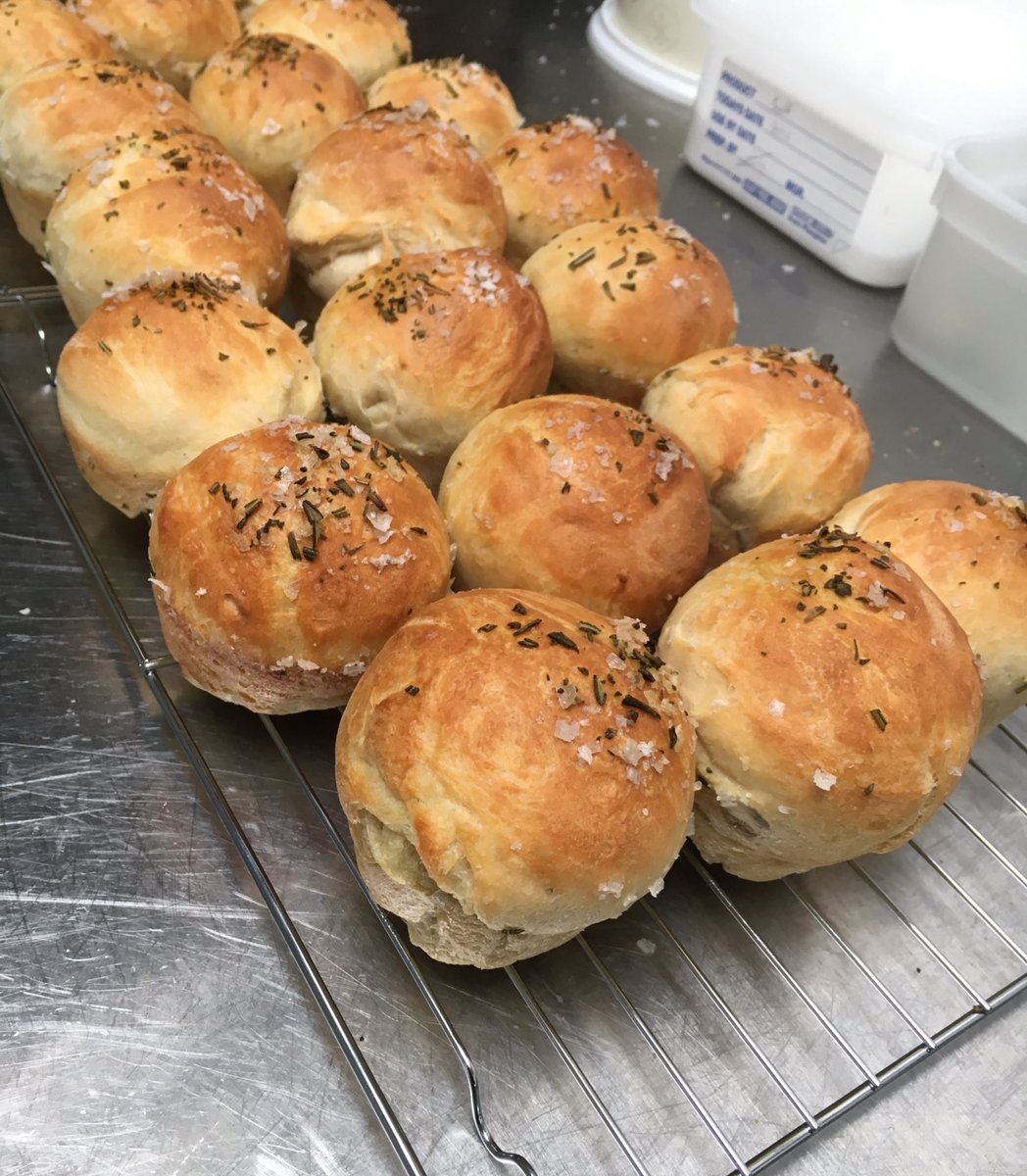 08numbereight's tweet image. Homemade bread fresh out of the oven! 

#forsetproduce #totalcornwall #diningdevon #Bideford