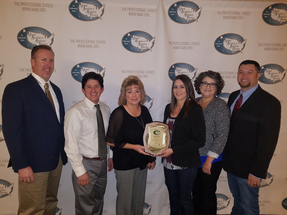 FFAWest's tweet photo. Congratulations to @CaliforniaFFA's and @CalAgTeachers  @SantaMaria_FFA Ag Education Program today honored as the 2017 @NAAE Outstanding Ag Education Program for the Western US! Sponsored by @MonsantoCo #NAAE17 https://t.co/8aD8n8hRjc