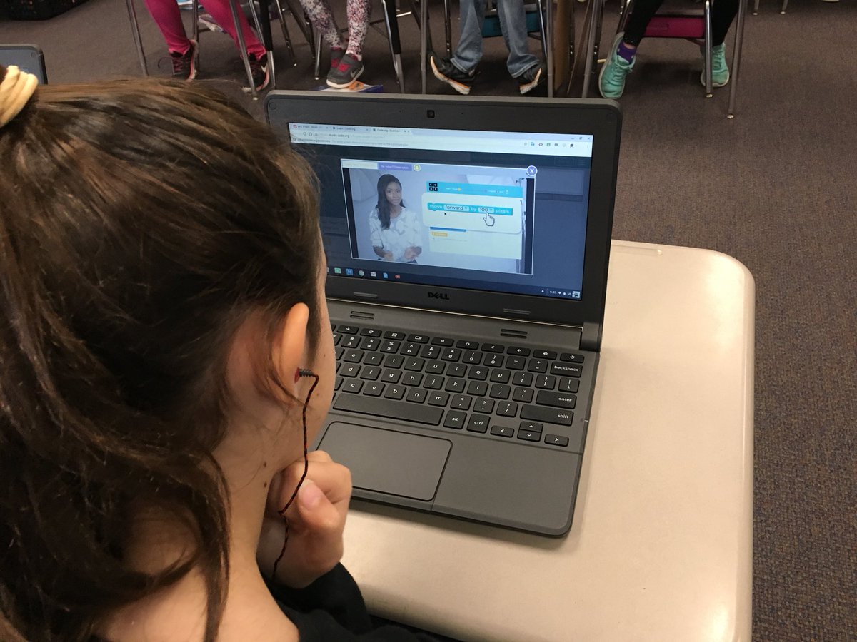 SharpInRm511's tweet photo. Room 511 did an hour of coding today!!! @DemicheleErica @DIS_VP @maryjohutch https://t.co/ZpnNEhmRdu