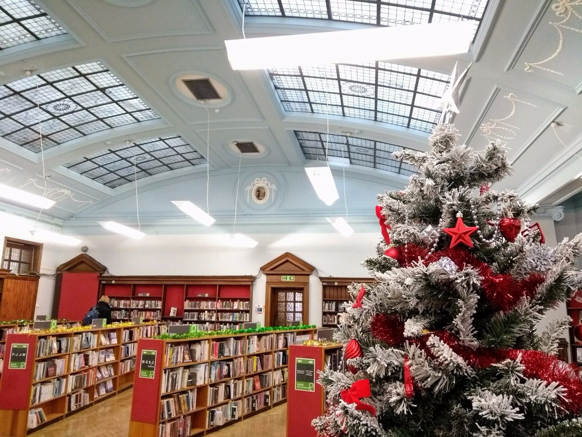 #BethnalGreenLibrary is gorgeous. Hope we have a few years before it's inevitably grabbed for luxury flats!