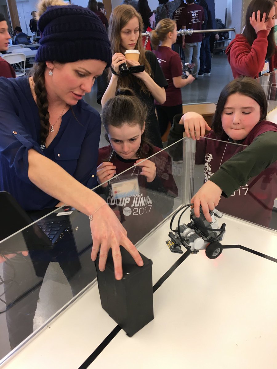 otsprincipal's tweet photo. A mom helps her daughter’s team by setting up an obstacle for them to navigate around during the RoboCup’s Rescue Challenge! #sd23learns @Amber_Hartwell https://t.co/9n0WJubuDJ