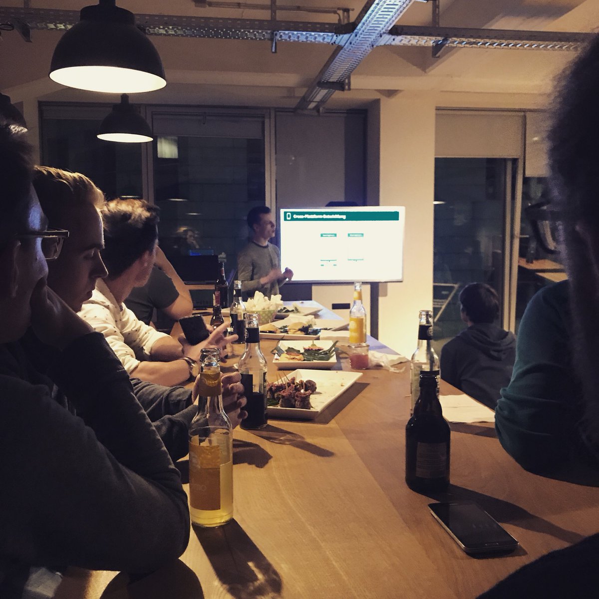 #nativescript live coding mit <a href="/n_mehlhorn/">Nils Mehlhorn</a> bei der #pottjs