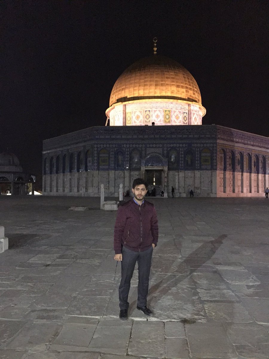 ASametbilik's tweet photo. Bekle bizi Ey Kudüs...
Annelerin çocuklarını, ormanların yağmurlarını, sefere giden çocukların babalarını beklediği gibi bekle bizi. Andolsun döneceğiz ve biz döndüğümüzde Hanzala da gülücükler saçarak dönecek yüzünü.
#Kudüsİslamındır
#UmudunBaşkentiKudüs
#Kudüs
#KudüsBizimdir https://t.co/f9Qk5F3GBl