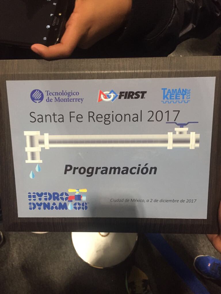 Fund_CedrosIAP's tweet photo. El equipo de robótica de la Secundaria Vespertina de Alto Rendimiento Cedros logró calificar al nacional de la FLL y premio de programación https://t.co/8dguxxkgUQ