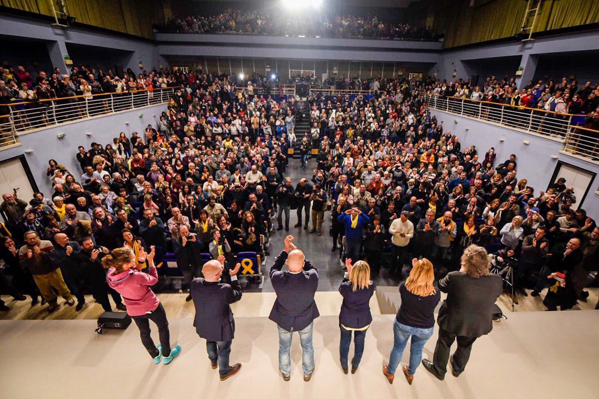 Mentre avui estrenava campanya a Valls, quatre bones persones seguien empresonades per un estat indigne. No ho oblidem: el 21D va de memòria i, sobretot, d'omplir les urnes de dignitat.