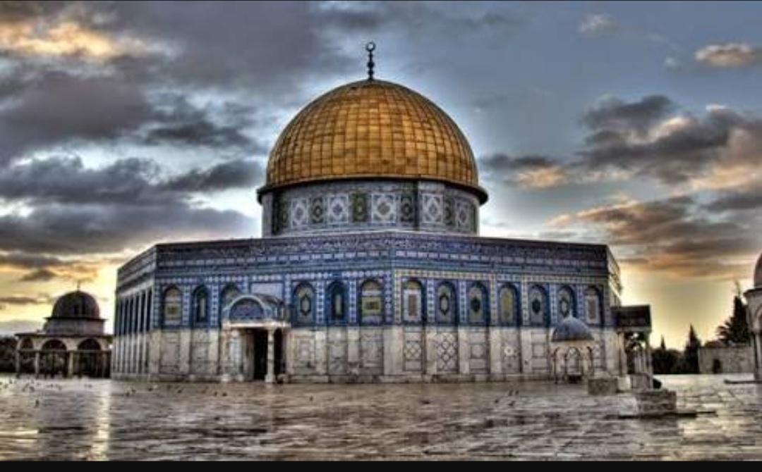 Uluslararası hukuka ve BM kararlarını aykırı şekilde alınan bu kararı lanetliyoruz. Ümmetin ortak mirası Kudüs, sadece ve sadece Filistin'in başkentidir!

#KudüsKırmızıÇizgimizdir