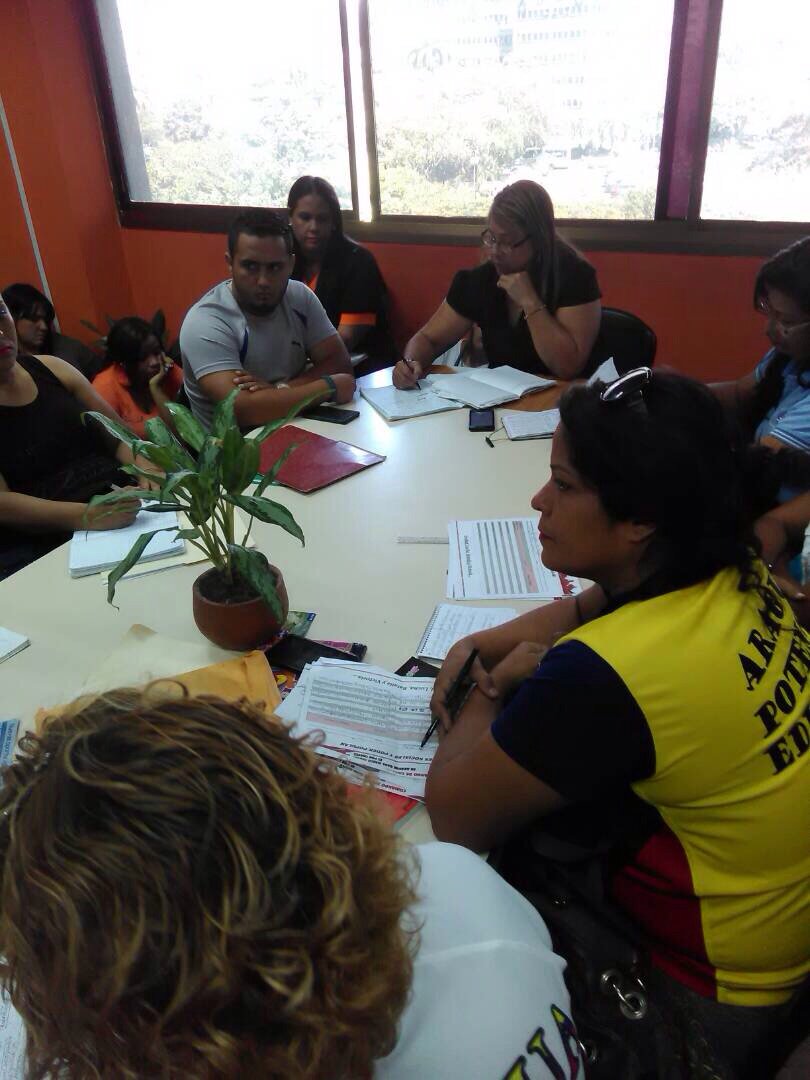 PrensaSSPPEA17's tweet photo. Desde el despacho de SSPPEA Movimiento de educadores de Aragua presentes y consecuentes en la gran maquinaria 4 x 4 para los proximos comicios electorales del 10 de Diciembre https://t.co/FKSgwyXGLQ