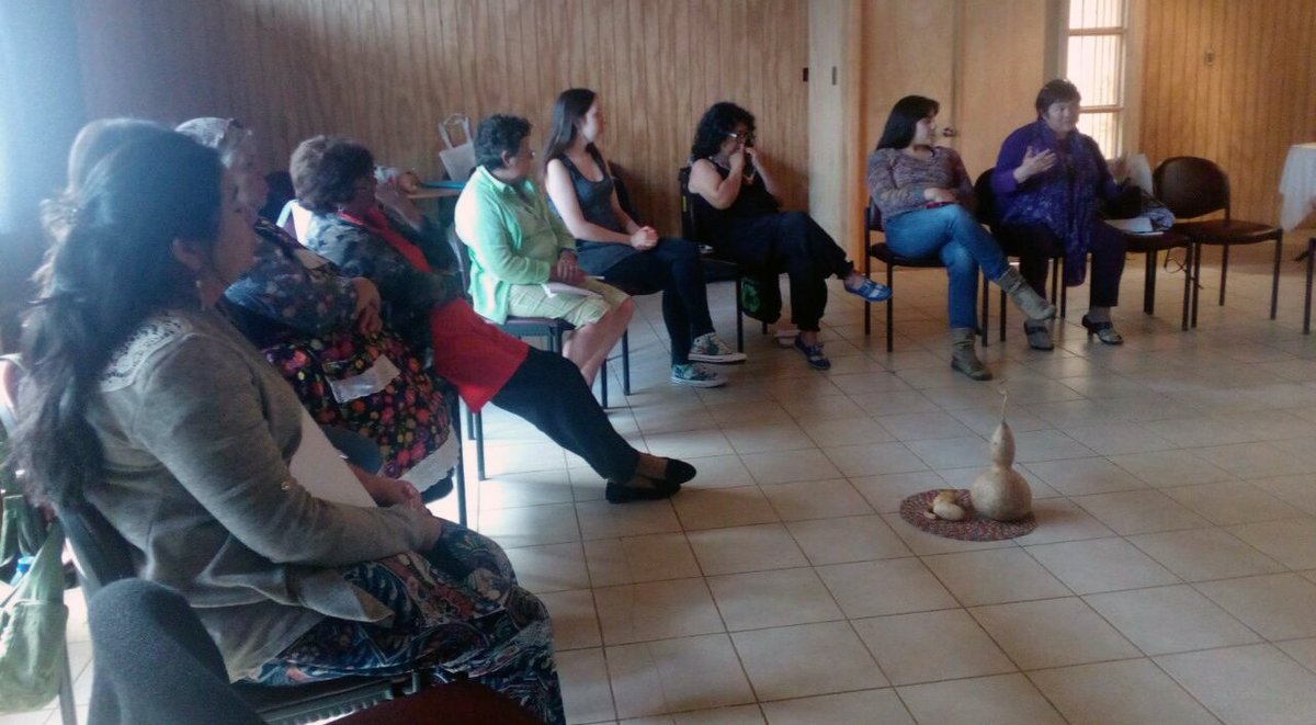 Culturas_Biobio's tweet photo. Jornada vespertina, trabajo grupal en el Encuentro Regional de Buenas Prácticas de #PatrimonioCulinario #Tomé ¿Cómo a través de mi conocimiento y lo que hago se vincula con el patrimonio y la soberanía alimentaria?
@patrimoniocl #CetSur https://t.co/7XPmLdi1E5