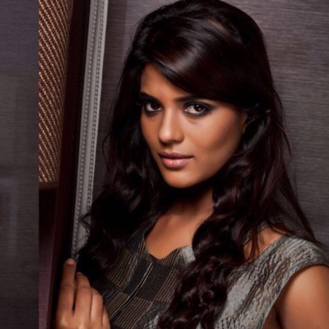 neelimehar's tweet photo. Neeli makeup artist Makeup/
Hair style by : @Neeli makeup artist
Video and shoot by 🎥: @ safder  Ali Abbas 
https://t.co/Lj9DfdKyxY
Neelimehar@Gmail.com
For Bookings call or Whtsapp on +971547817820

https://t.co/2OXl0wuR9n
Yipeeeeeeeeee. . Coming soon as short  movie 🎥 https://t.co/S5iYITaUdY