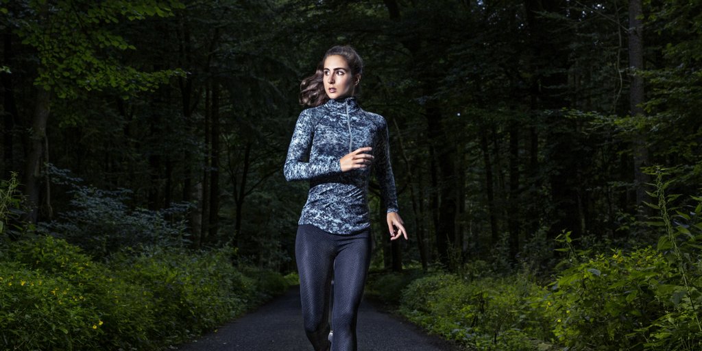 WearsafeLabs's tweet photo. 4 pieces of safety advice for running during dark mornings // @CanadianRunning
#WednesdayWisdom β‘οΈ https://t.co/lYV1gDTe3g
#WeRunSafe https://t.co/ZW3nhqGCnm
