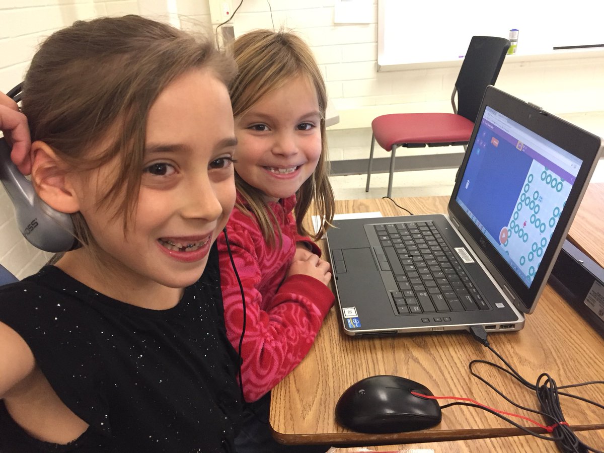 ForestvilleFCPS's tweet photo. Coding & Collaborating in 2nd Grade #fcpshourofcode https://t.co/U1Be2nzQhh
