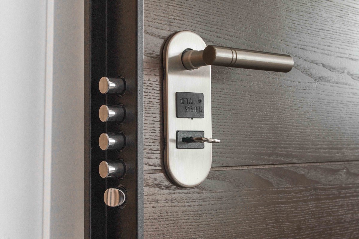 Multi_Stores's tweet photo. Des conseils pour entretenir sa porte d’entrée? Cet article est pour vous! #menuiserie #surmesure @jaimemonartisan https://t.co/ulT12zXiyd https://t.co/lxp7ioEwM6