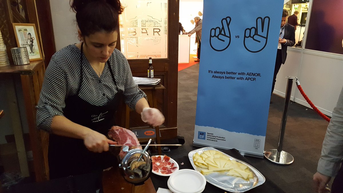 LocationGuide's tweet photo. The delicacies are now being served at the David Reviews Reception @tlgfocus #focuslondon #FOCUS2017 #focusevent https://t.co/tdpnqChkdz