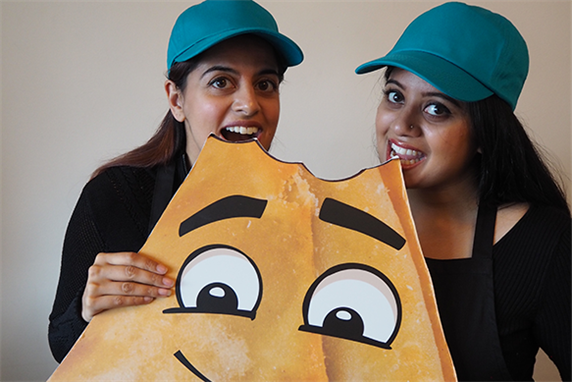 b_seen's tweet photo. Vegetable samosa brings home the gold for Aston Business School graduates! Well done @greensisters3f !https://t.co/l1135mLcfx #vegan #samosa #freefromcompromise #glutenfree #tasty https://t.co/WT2R1rWwTK