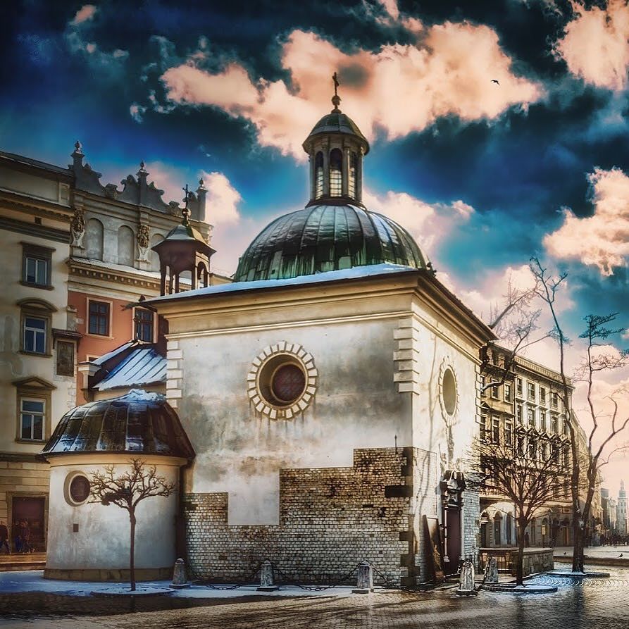 Krakow ❤🇵🇱 #travel  #wehotopoland #Polska #igerspoland #igerskrakow #krakow #Poland #malopolska  #polandarchitecture #architecture #vscocam  #polandgrams #travel #travelblogger #citybreak #Polska