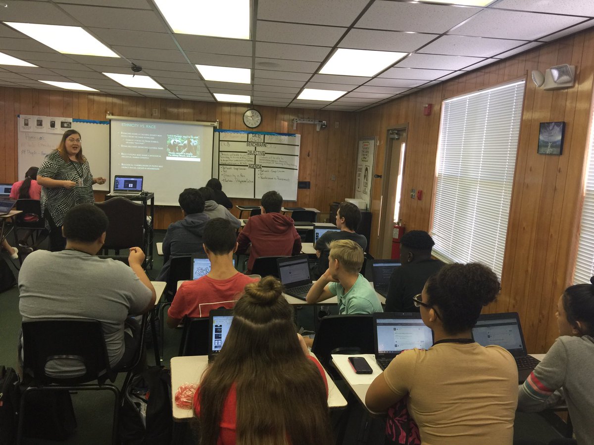 LakeCCReadiness's tweet photo. Ss utilizing @googlechrome books in AP Human Geography @ERHSKnights #LakeIT #LakeAP @frances_celis @Santos_Daniel17 @Alexander_She1 @Jarvis_Kathlene #DigitalDiscoveryClassroom https://t.co/v9ioXQf8AQ