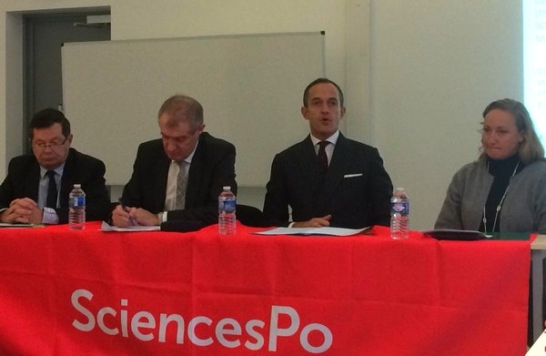 "Repérer les handicaps invisibles pour éviter le décrochage scolaire" <a href="/sciencespo/">Sciences Po</a> lance une recherche pour adapter sa pédagogie #inclusion #DYS #autisme #depression #Dyslexia #schizophrenie vivrefm.com/infos/lire/365…