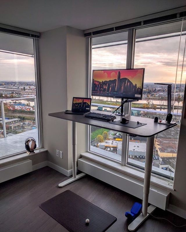 Ultrawide standing setup with a view. #minimalsetups Via: Minimal Setups https://t.co/28cEZNlwWW https://t.co/yKedxaQAtx 1