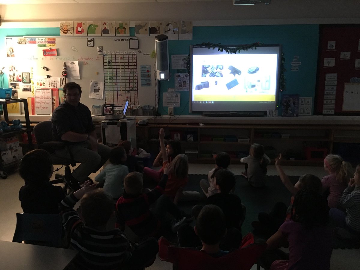 MmeDoyle2's tweet image. Grade 1 FI learns about coding! Merci Mr. Meesters! #weekofcode @RienMeesters #PSSLearning