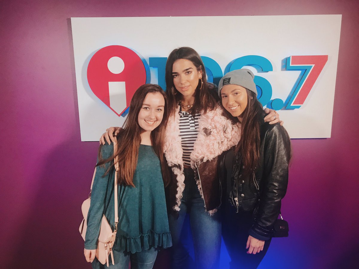 WarnerMusicU's tweet image. Shout out to our Nashville rep, Marissa, who got to hang out with @DUALIPA last week! #WarnerMusicU